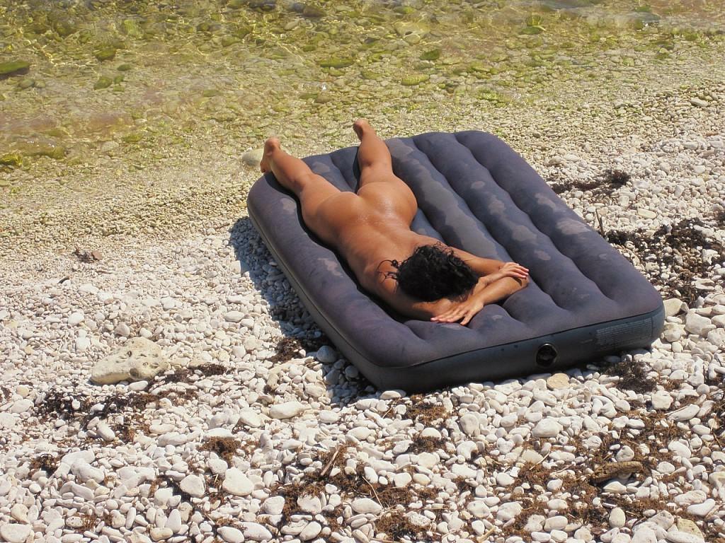 15P Nudist on the weekend