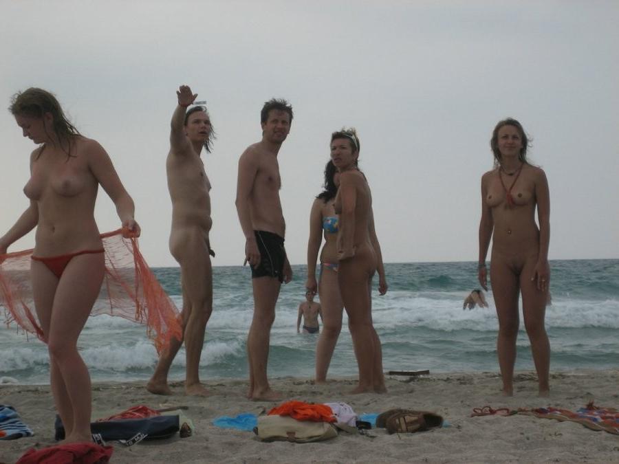 8P Achtung – wirklich unglaubliche FKK-Fotos und -Videos