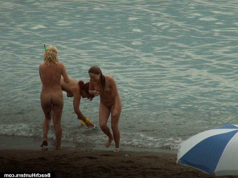 15P Nudist babes on a public beach
