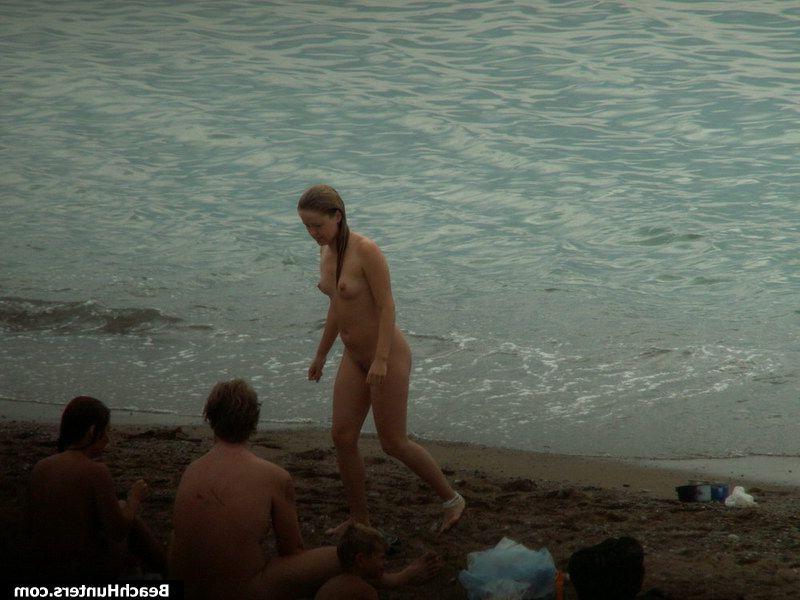 15P Nudist babes on a public beach