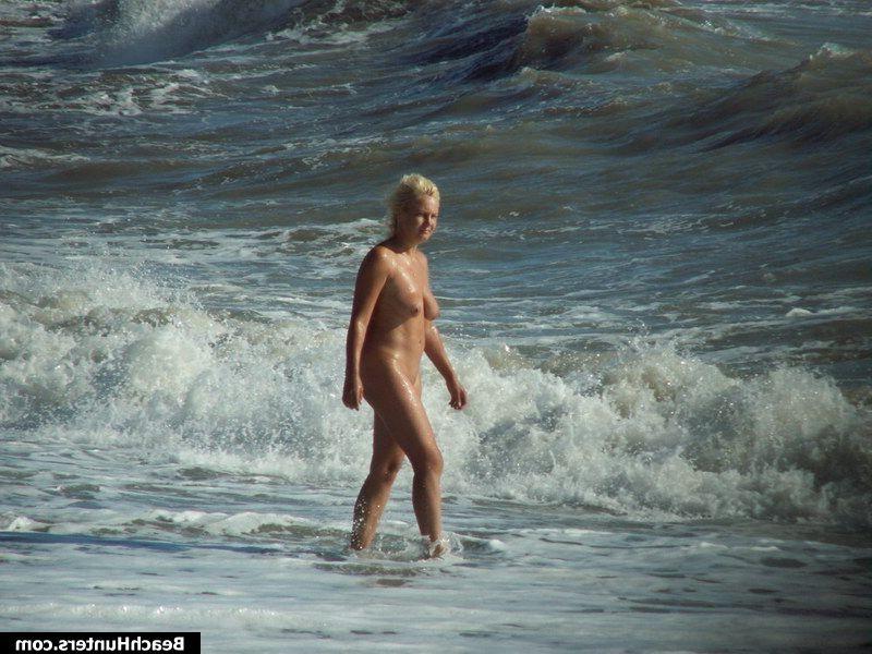 15P Nudist babes on a public beach