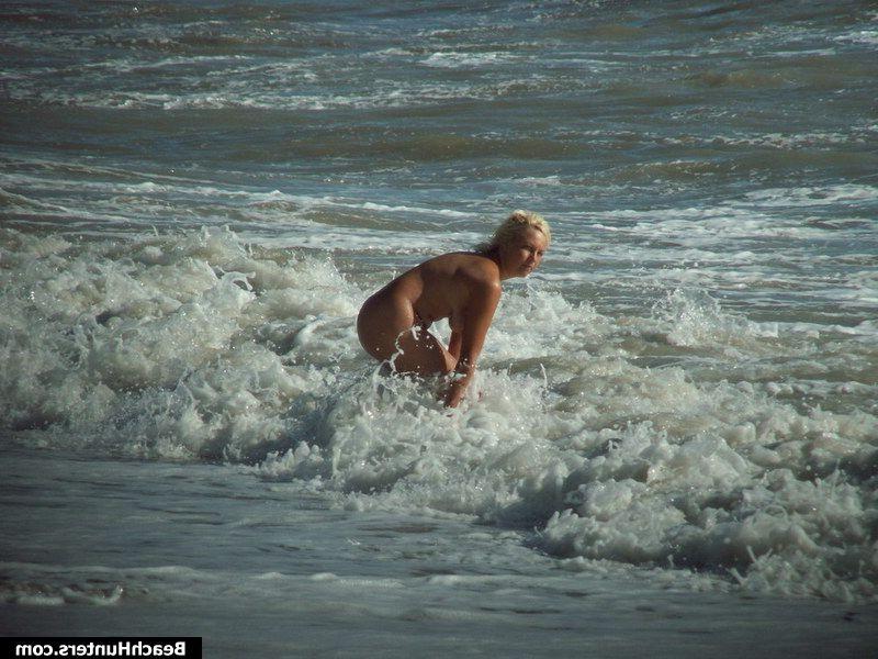 15P Nudist babes on a public beach