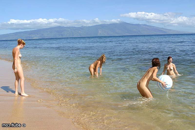 16P Horny nudist lesbians playing and eating pussy on the beach