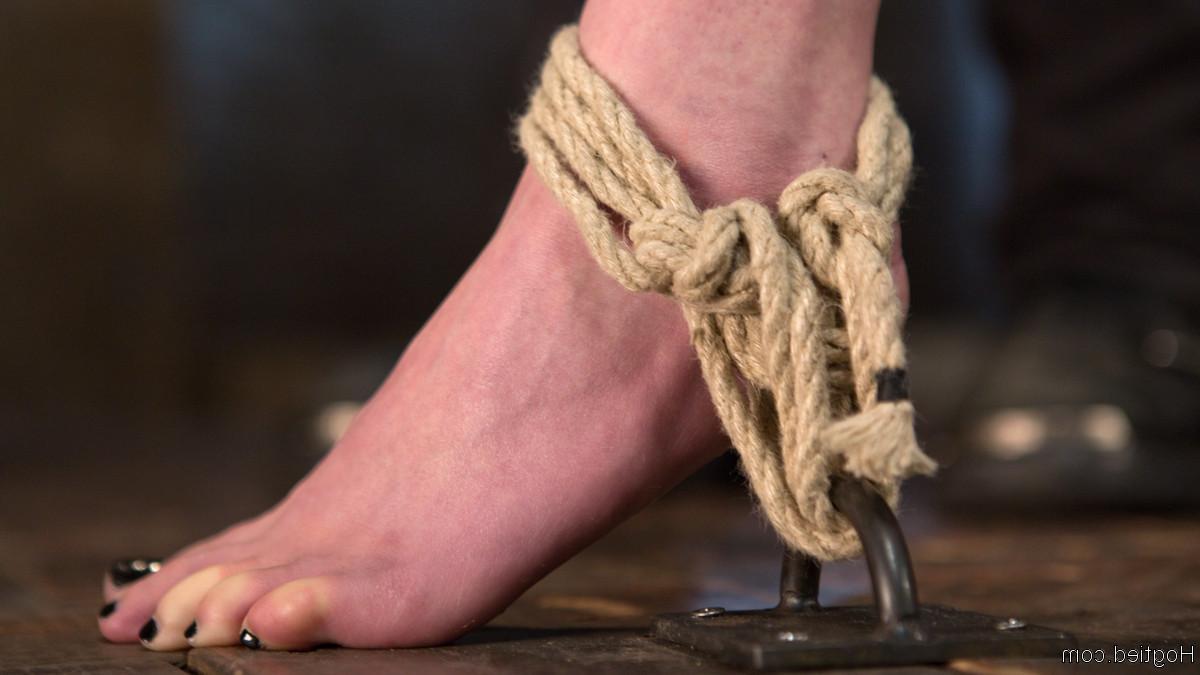 20P Casey is seasoned vet when it comes to BDSM. She does this in her personal life 