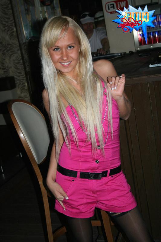 15P Flashing nice ass in tiny shorts in a crowded club