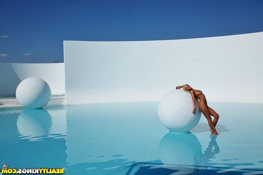 12P Top lesbians licking in wild orgy in the pool