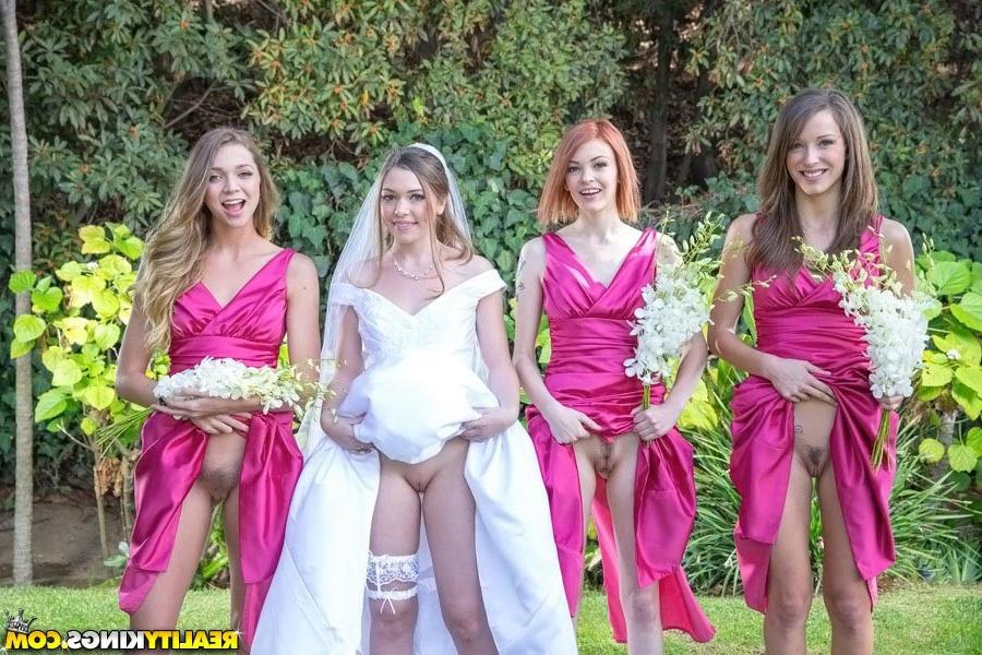15P Bree Daniels and girlfriends before the wedding
