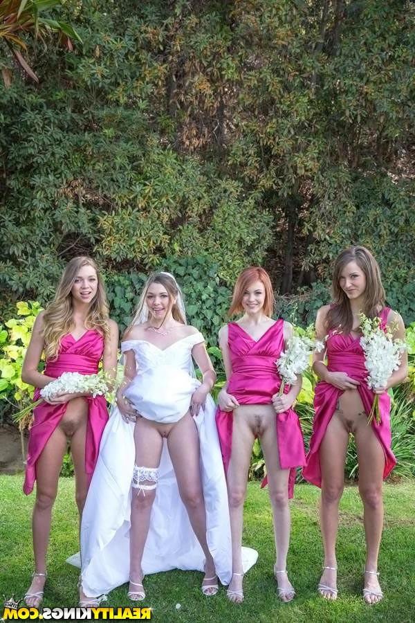 15P Bree Daniels and girlfriends before the wedding
