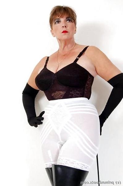 16P Mature BDSM-ladies