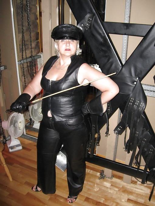 16P Mature BDSM-ladies