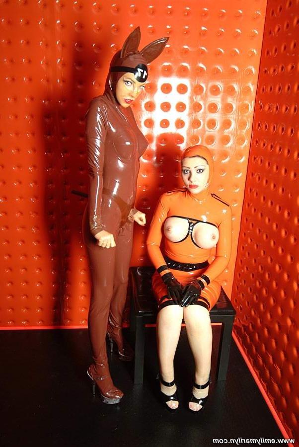 15P Bizarre latex mistress Emily Marilyn