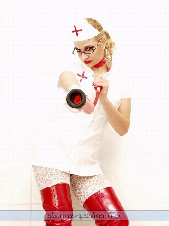 16P Busty nurse Nicole in latex uniform