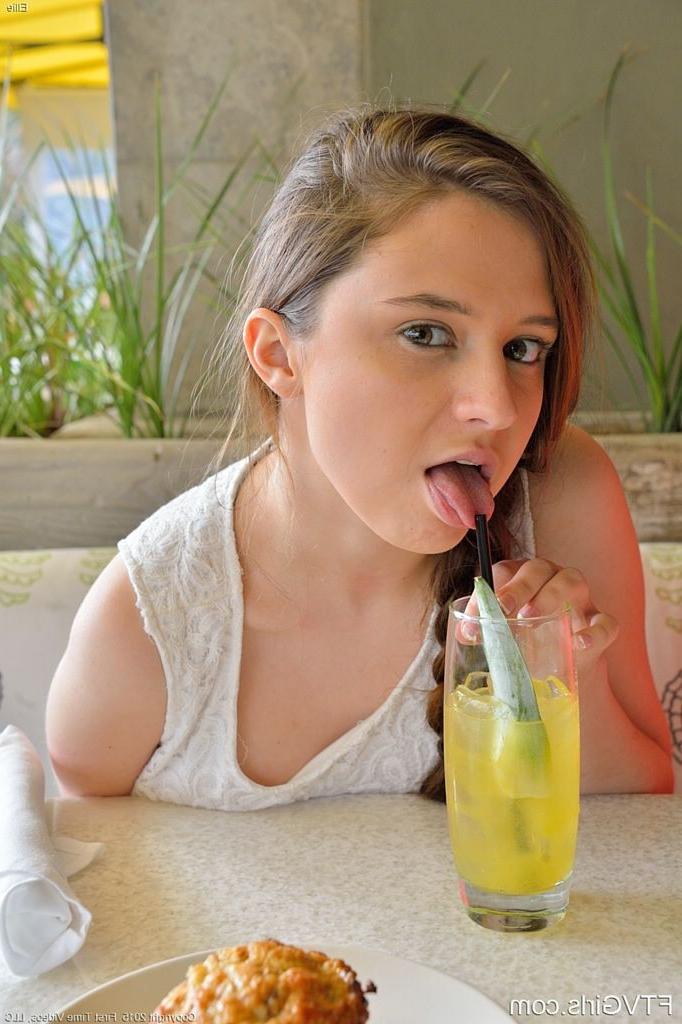 15P Teen Upskirt Flash