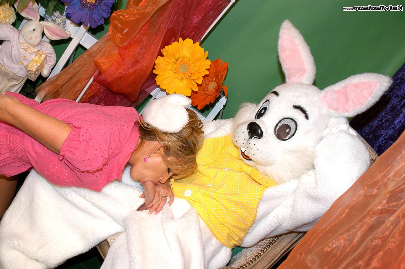 16P Kelly meets the Easter bunny and gets fucked like a rabbit