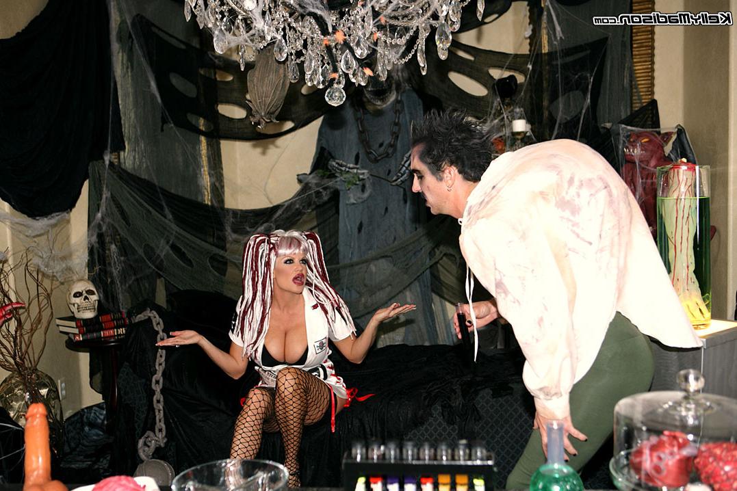 16P Nurse Kelly makes a rock hard cock potion