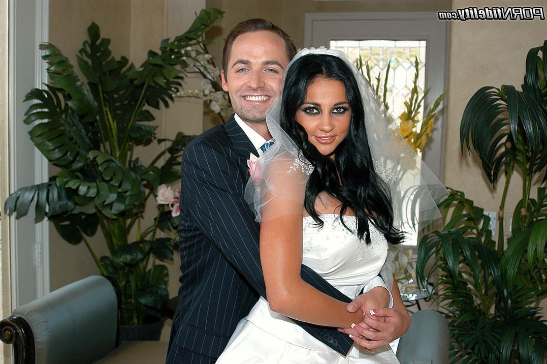 16P Audrey and the photographer at her wedding sneaks for a fuck