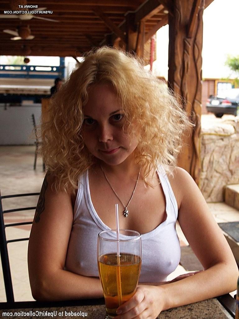 15P Enjoy hard nipples sticking under girls' wet bikinis