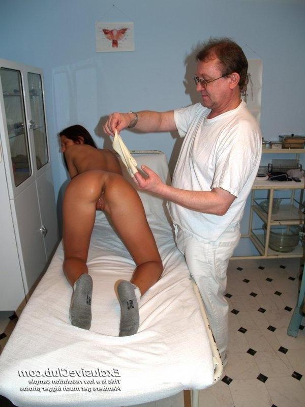 15P This girl gets a gyno checkup with a speculum