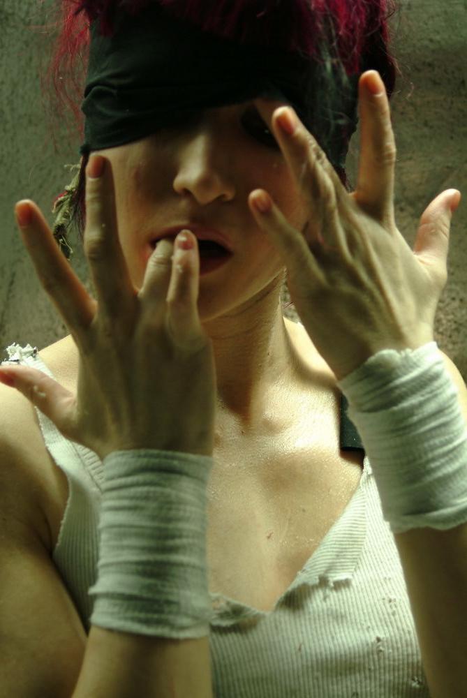 15P gothic erotic fetish model toxxxy blindfolded