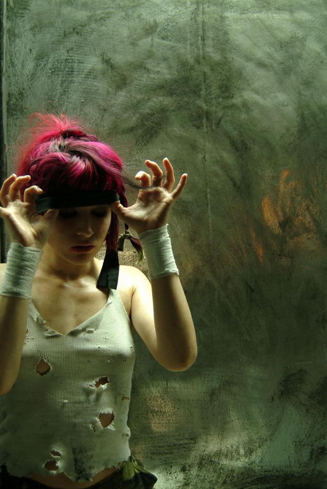 15P gothic erotic fetish model toxxxy blindfolded