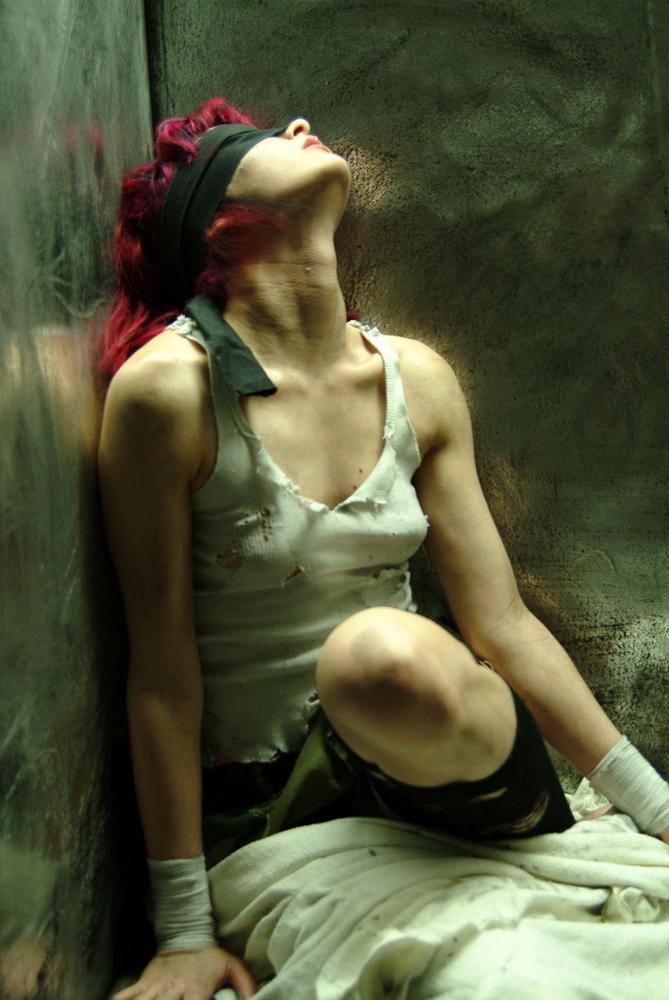 15P gothic erotic fetish model toxxxy blindfolded