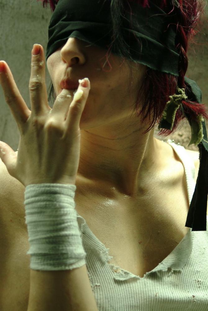 15P gothic erotic fetish model toxxxy blindfolded