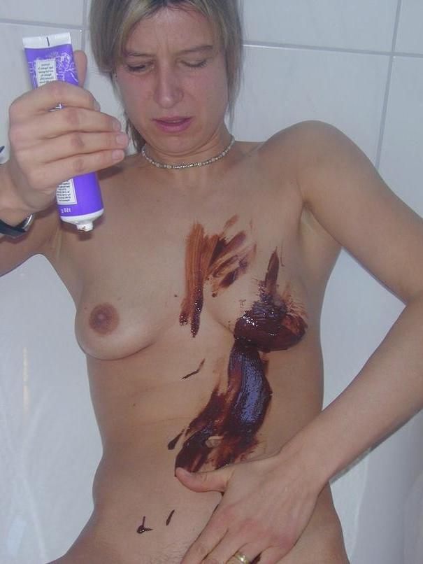 17P First Time Mom Smearing Chocolate On Herself