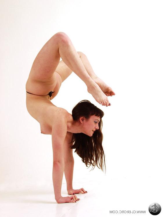 17P Gymnast flexing and stretching in sexy panties