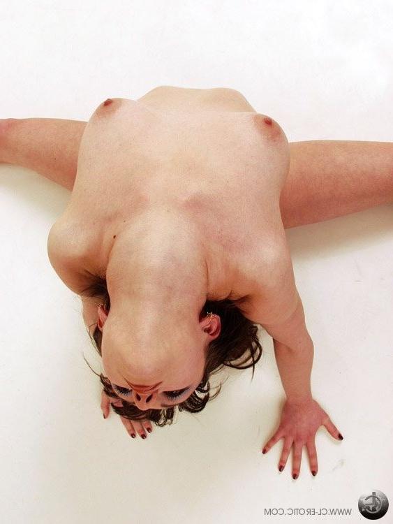 17P Gymnast flexing and stretching in sexy panties