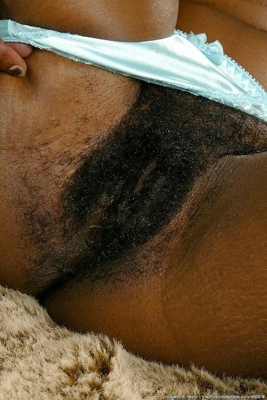 15P very hairy dark skinned model peels off her satin undies