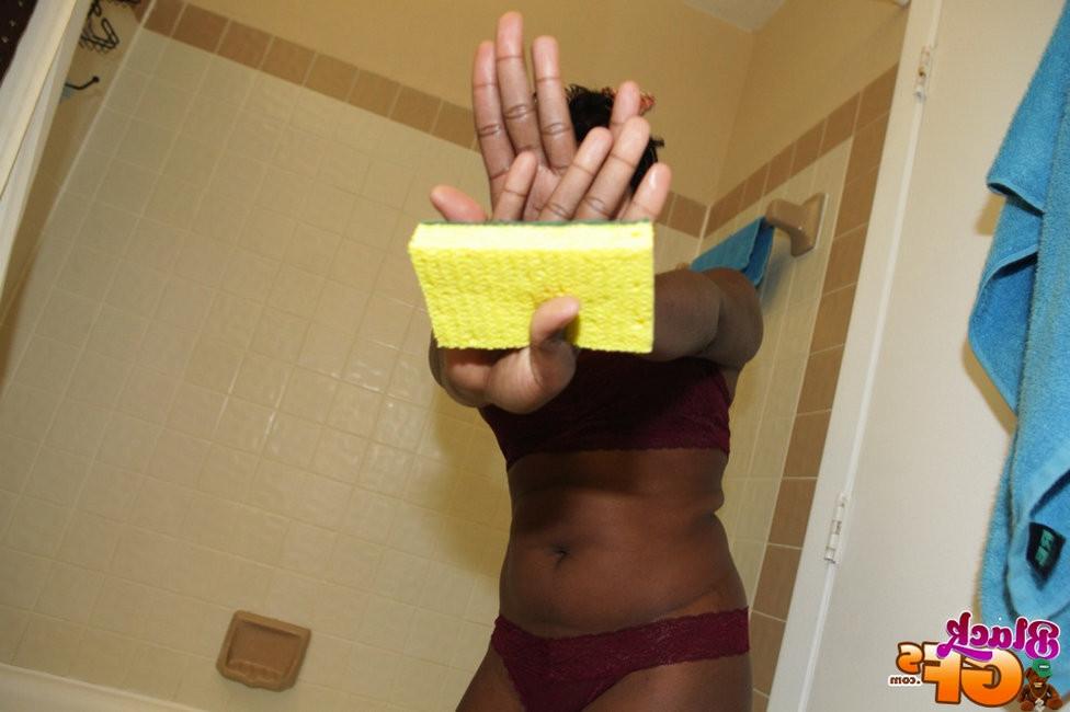 15P Black gfs posing for pics and fucking