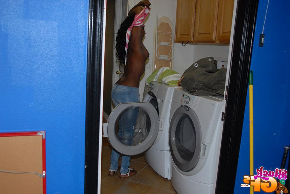 15P Black gfs posing for pics and fucking