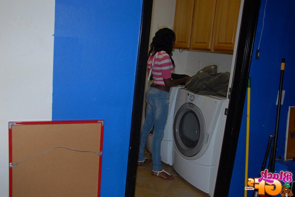 17P Black gfs posing for pics and fucking