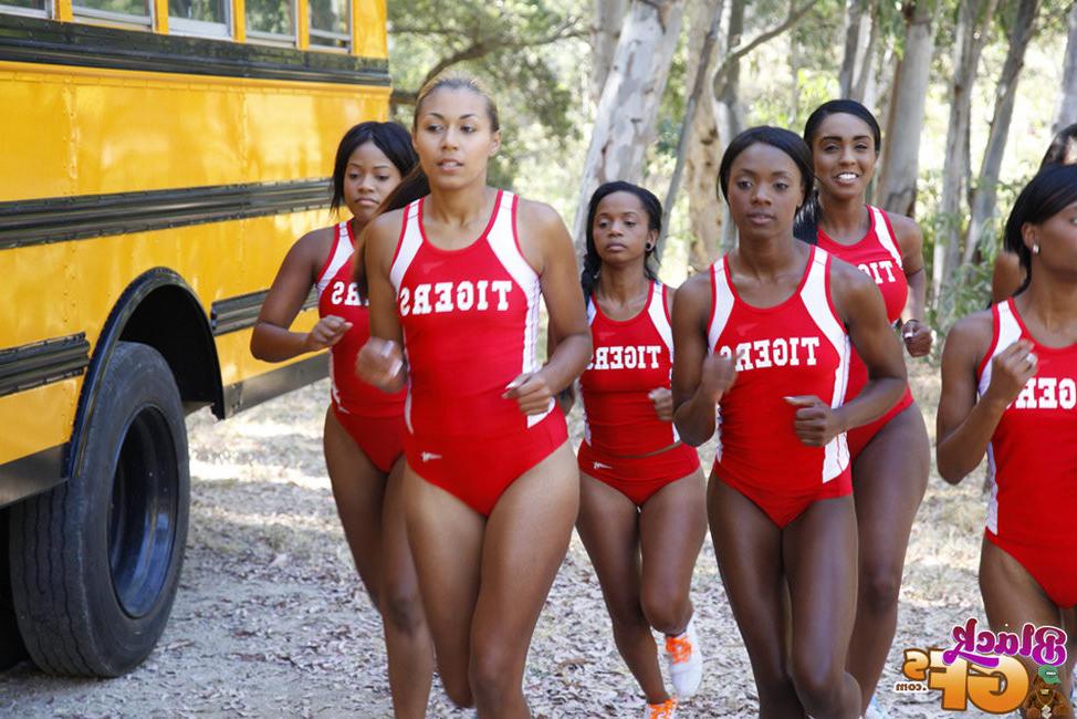 17P Black gfs posing for pics and fucking