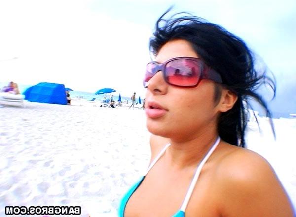 18P Nothing could be hotter than watching this petite chica showing her amazing skil