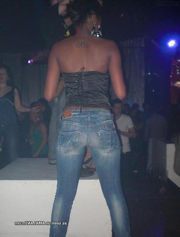16P Ebony club girls having fun in the club