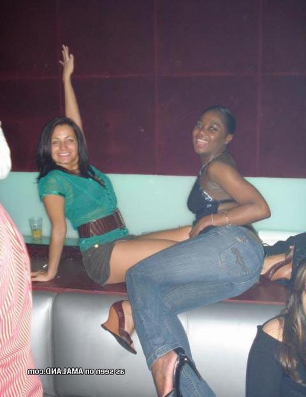 16P Ebony club girls having fun in the club