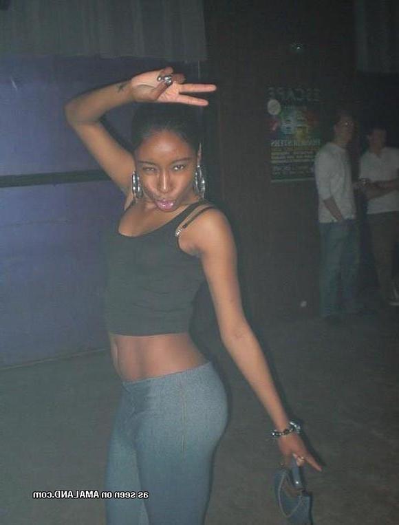16P Ebony club girls having fun in the club