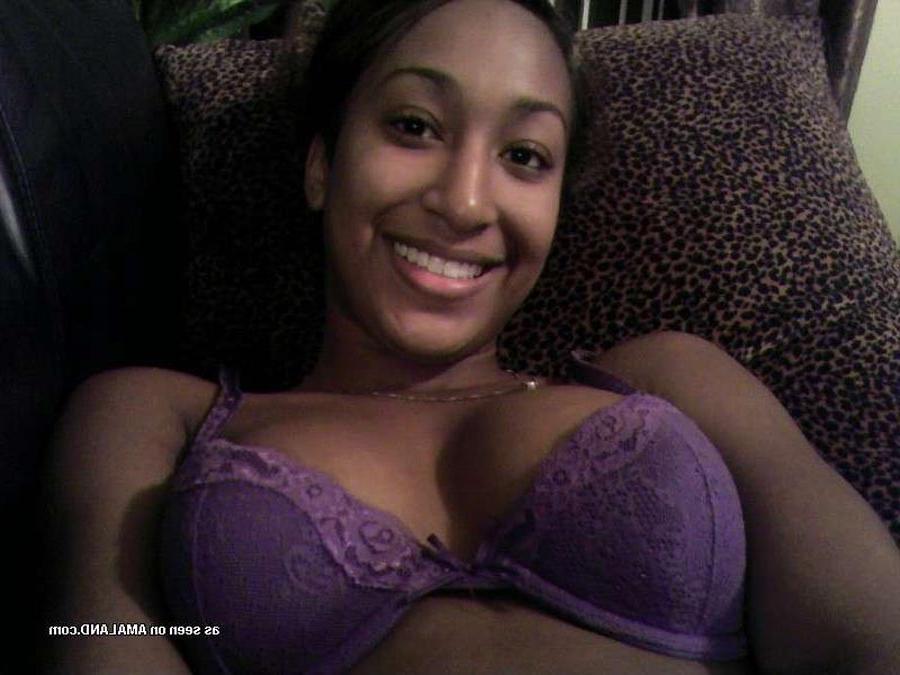15P Ebony cutie exposes her wet pussy on cam