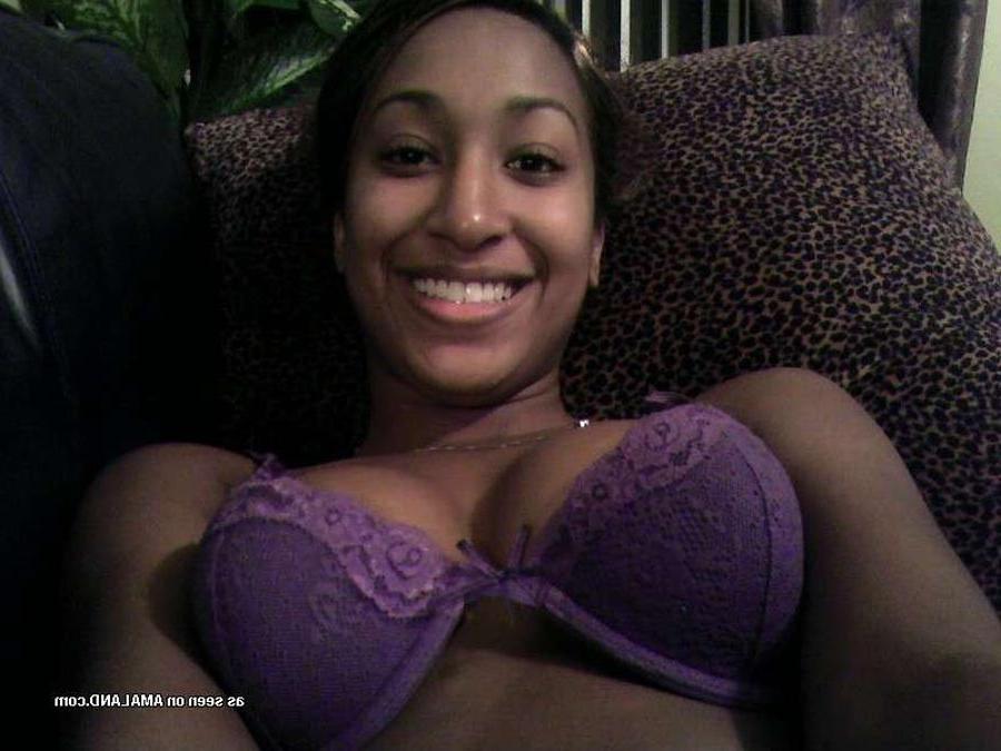 15P Ebony cutie exposes her wet pussy on cam
