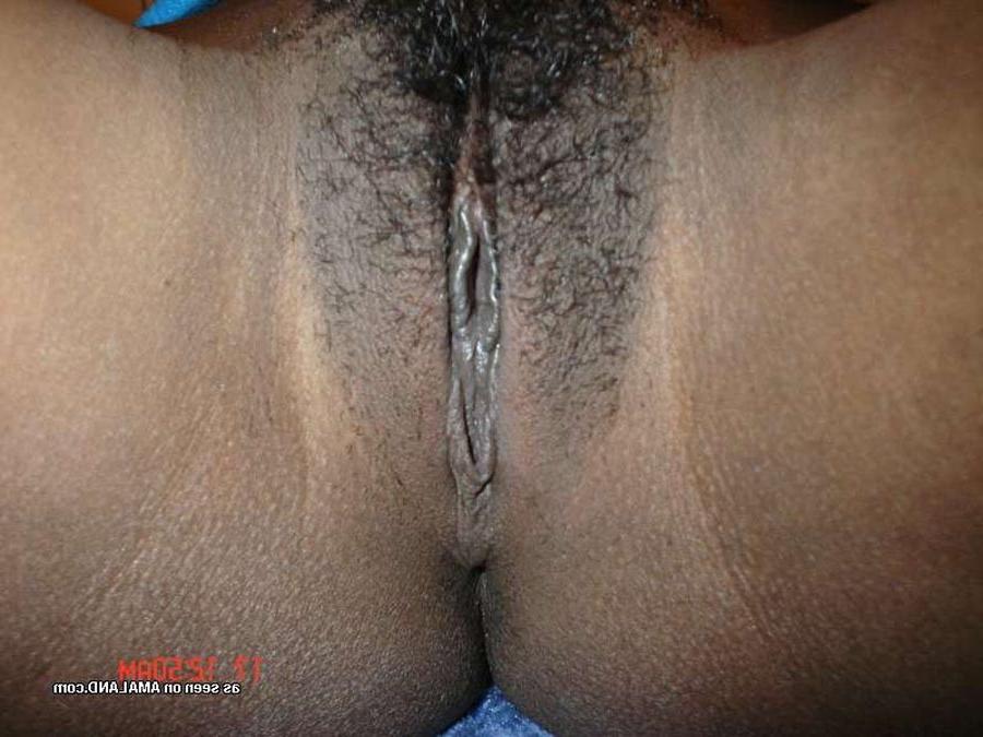 15P Ebony cutie exposes her wet pussy on cam