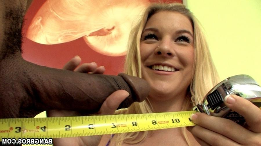 16P black dude with a super huge pecker scare white chick