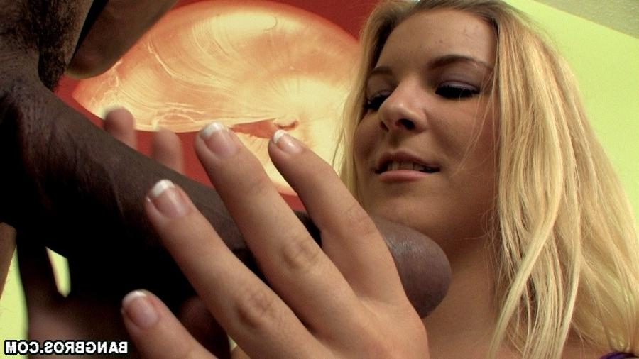 16P black dude with a super huge pecker scare white chick