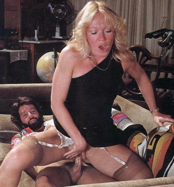 12P Vintage pornstar Jessie St James fucked in her hairy bush