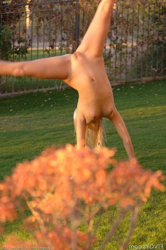 15P Blonde nudist outdoor cartwheels