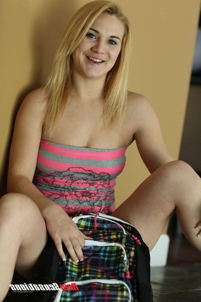 16P Courtney Shea gets screwed on a bench at the gym