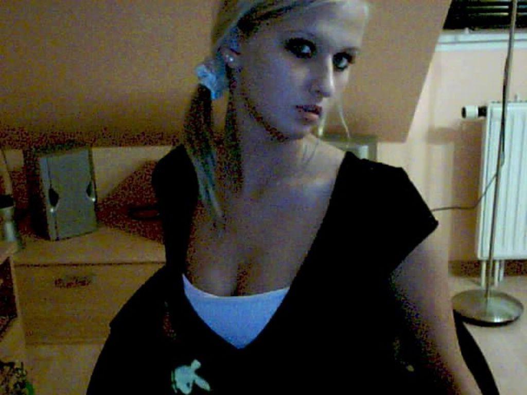 11P Blonde Teen GF Nudes