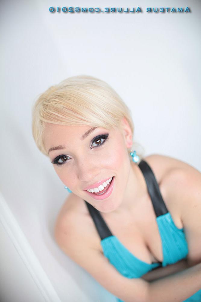 15P Irresistible Girls First Time Porno
