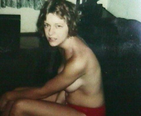 8P Saggy tits