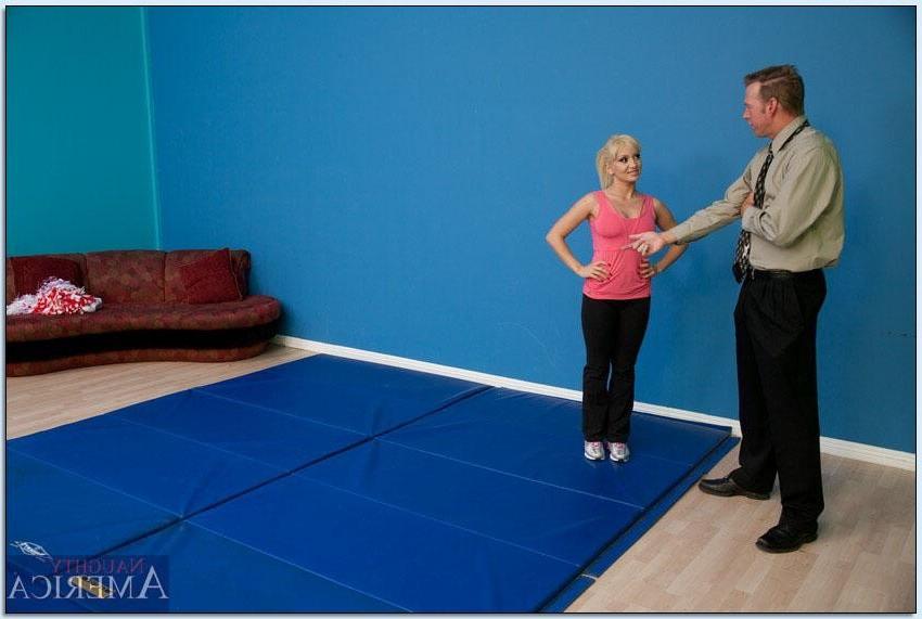18P Lea Lexus sexy gymnast gets fucked after her training